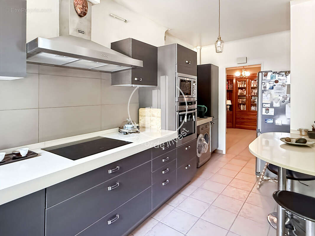 Appartement à NEUILLY-SUR-SEINE