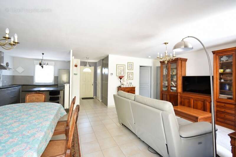 Maison à vendre 5 pièces TOURS SUR MARNE (51) - photo 3