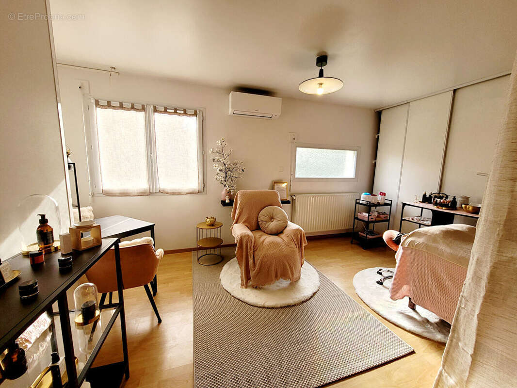 Commerce à MONTBONNOT-SAINT-MARTIN