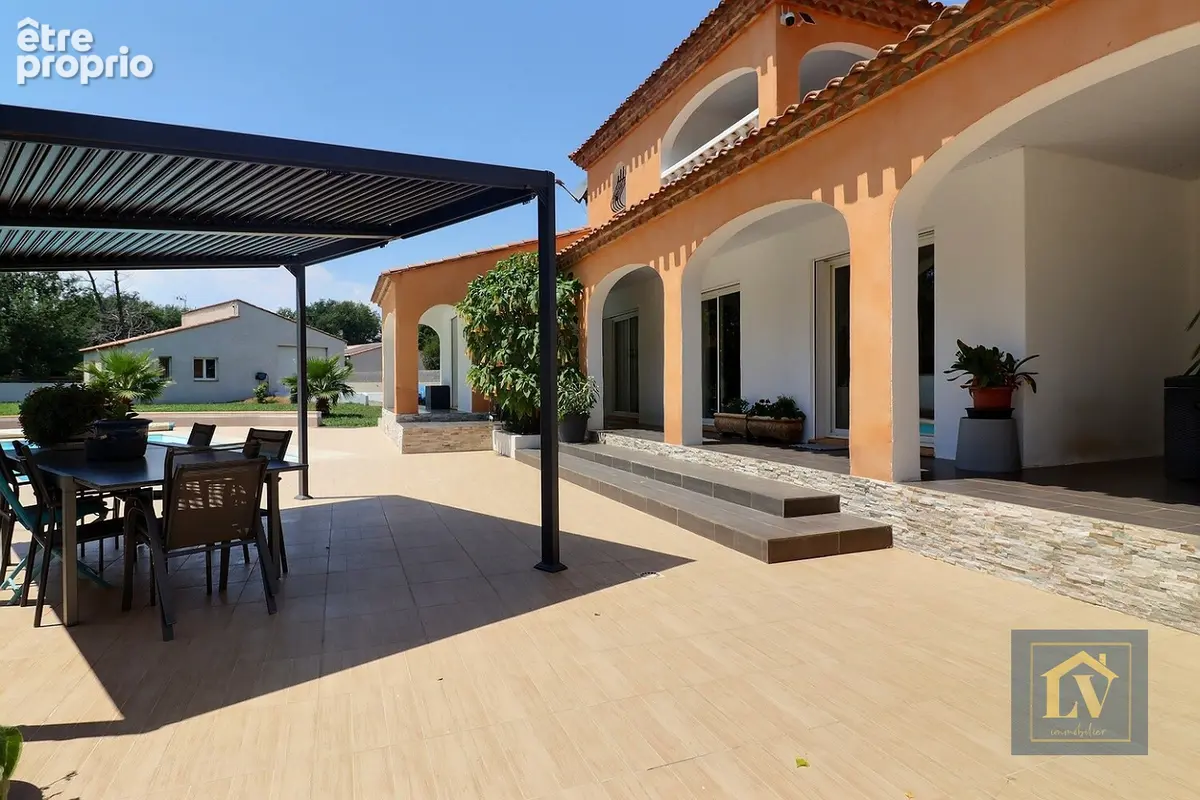 A vendre villa provençale avec garage et dépendance, grand jardin et piscine - photo 1