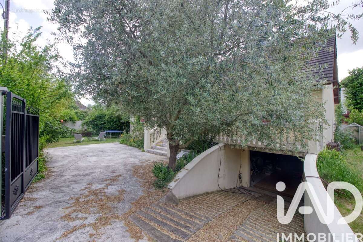 Photo 2 - Maison à MONTIGNY-LES-CORMEILLES
