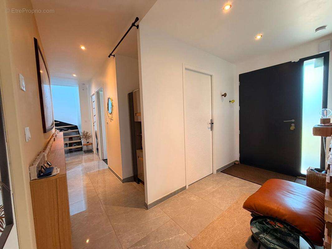 Maison contemporaine d'exception avec piscine couverte à Cholet - photo 6