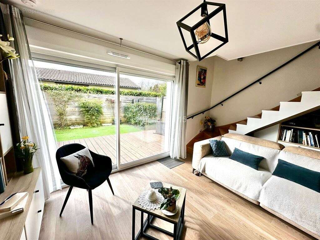 Maison à VILLENAVE-D'ORNON