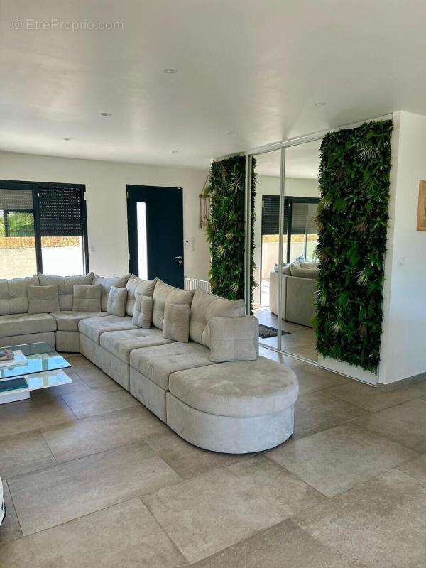 Maison à RESTINCLIERES