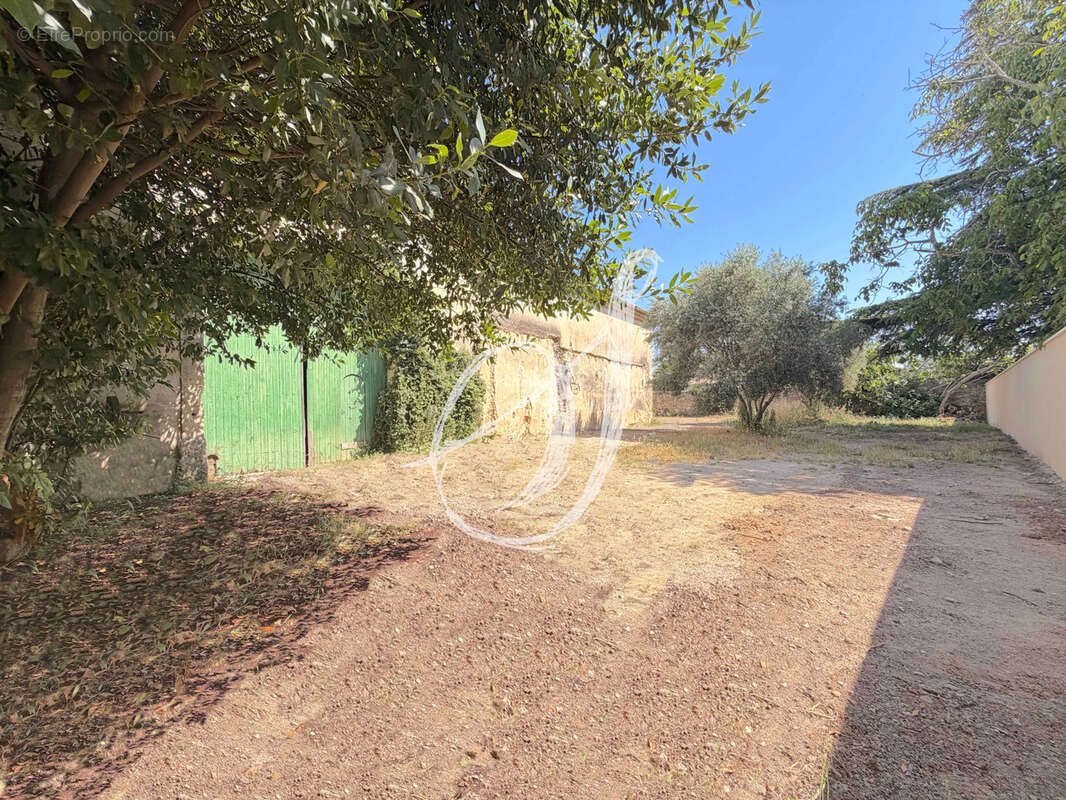 Chai à réhabiliter sur 800 m2 de terrain au coeur de Pignan - photo 3