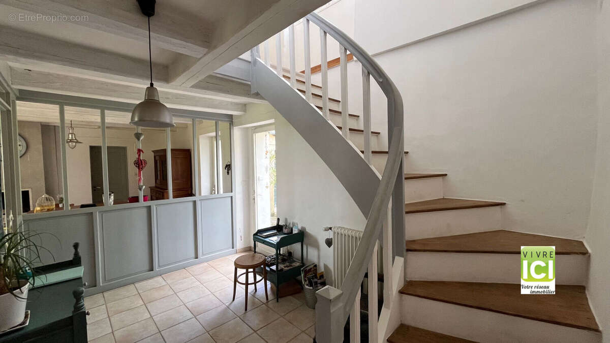Maison à LA CHAPELLE-BASSE-MER