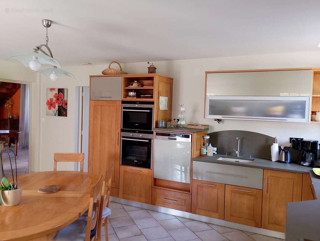 Grande maison charentaise avec dépendances - photo 6