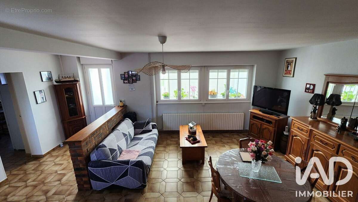 Maison 132 m² à Le Mesnil-Angot  - photo 2