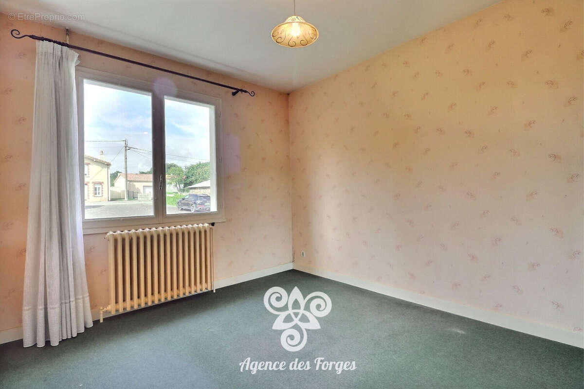 Maison à LE PUISET-DORE