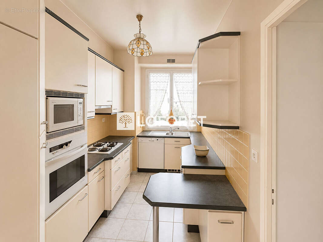 Appartement à NEUILLY-SUR-SEINE