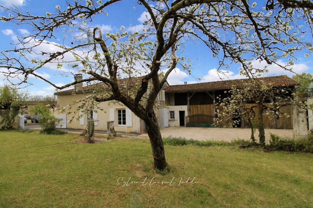Maison à BARBEZIEUX-SAINT-HILAIRE
