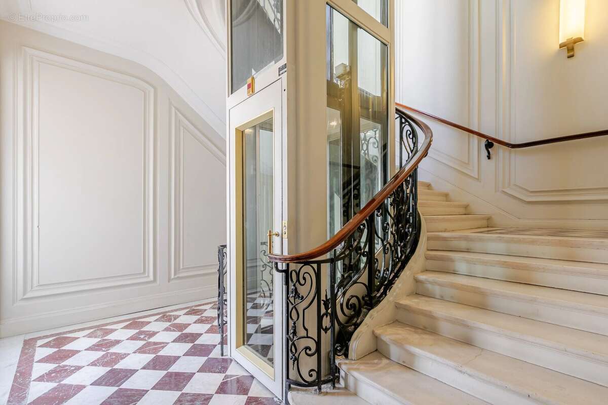 Monceau.  Appartement  lumineux de 4 pièces de 117m² en étage élevé. - photo 17