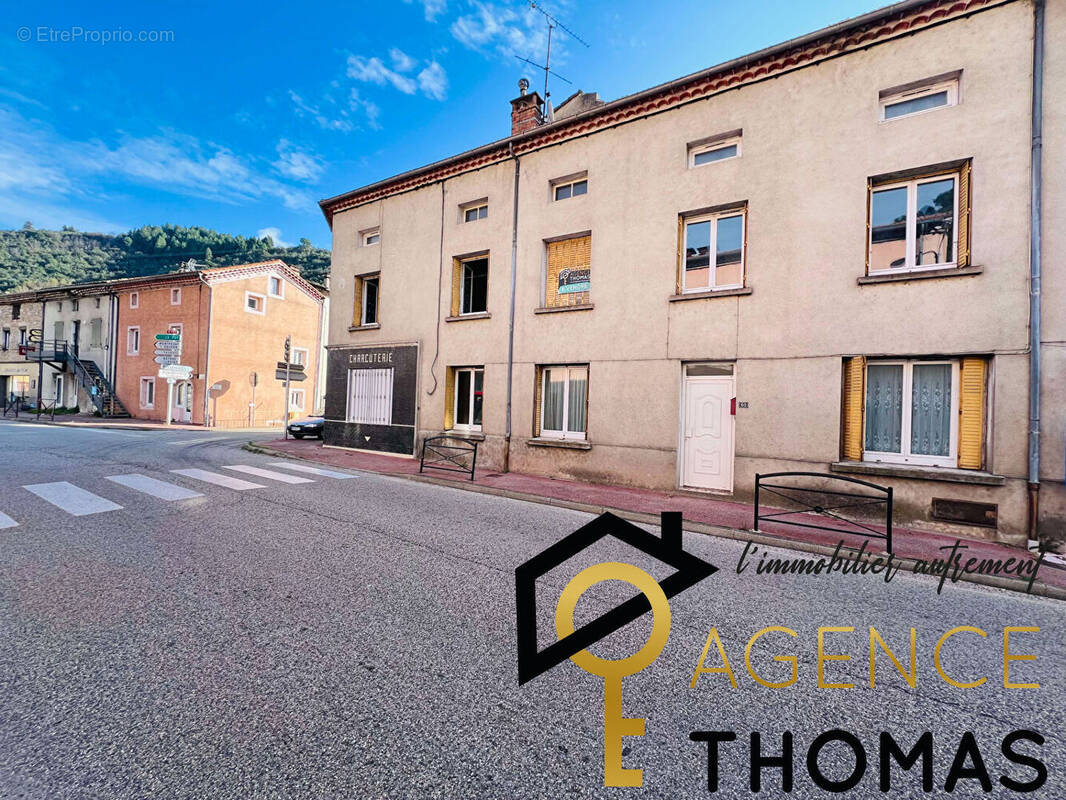 Maison à PONT-DE-LABEAUME