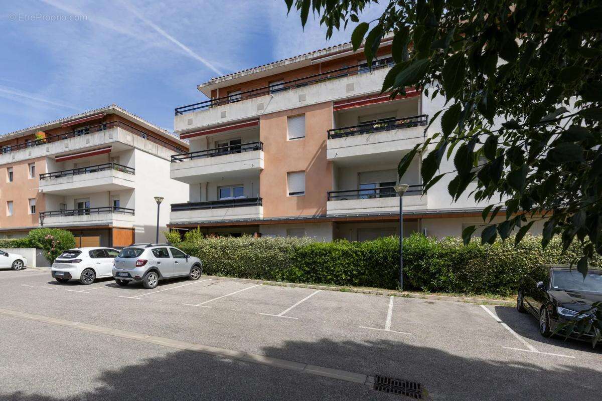 ROUSSET – Appartement T3 avec terrasse et garage sécurisé - photo 8
