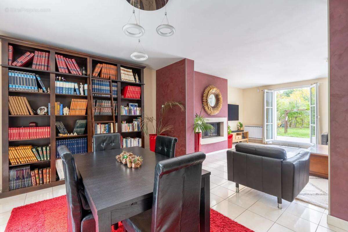 Maison à LES ESSARTS-LE-ROI