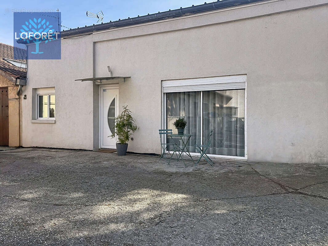 Appartement à SAINT-GENIS-LAVAL