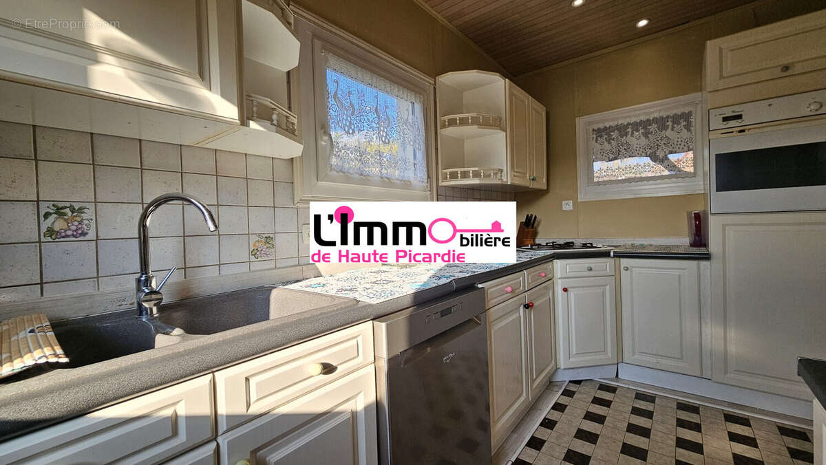 Maison à LA NEUVILLE-LES-BRAY