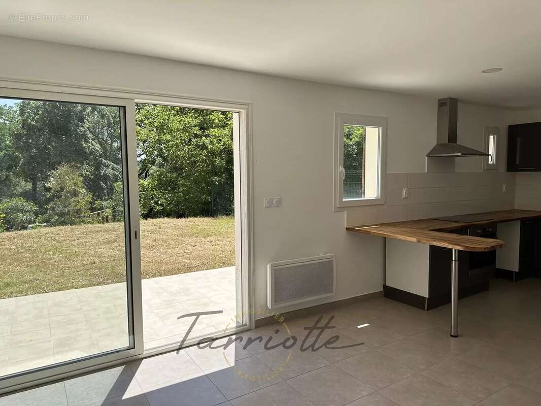 Maison à MONTELIMAR