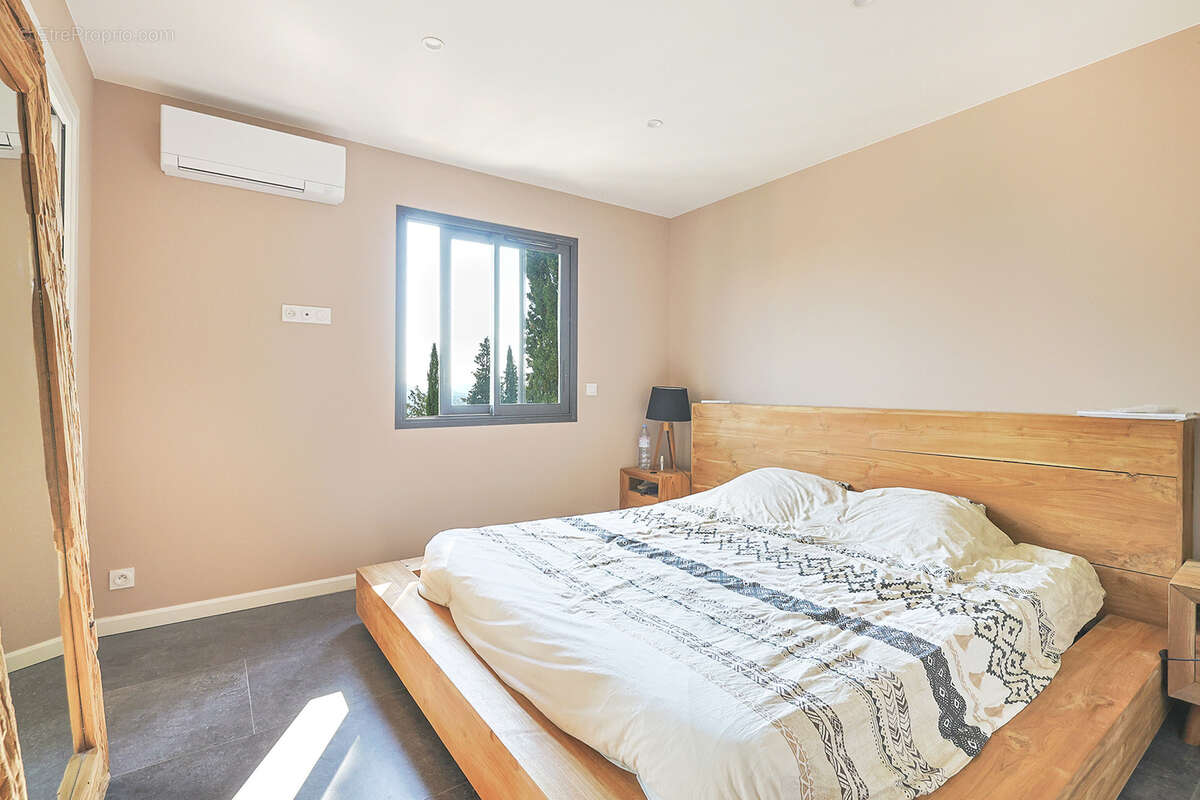 Maison à SOLLIES-PONT