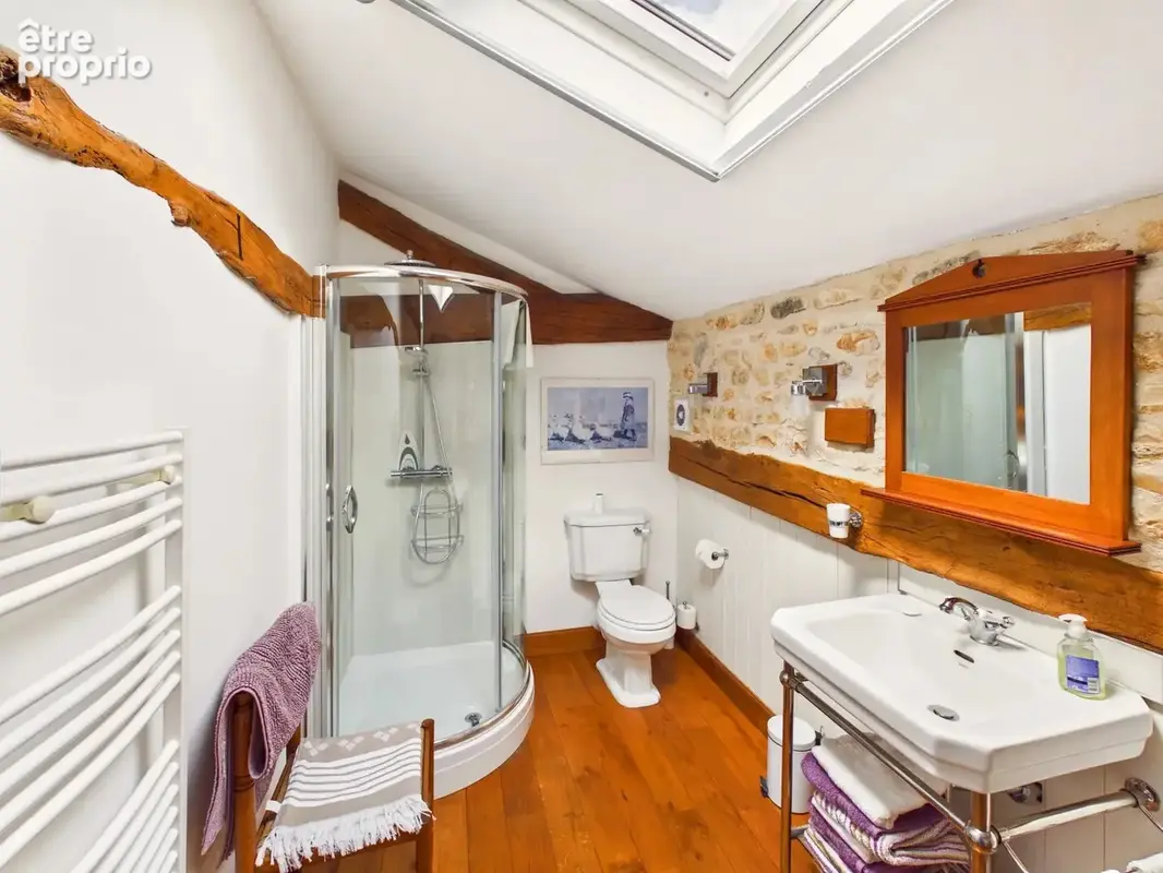 Deux maisons avec piscine, jacuzzi, grande grange et vue sur la campagne - photo 12