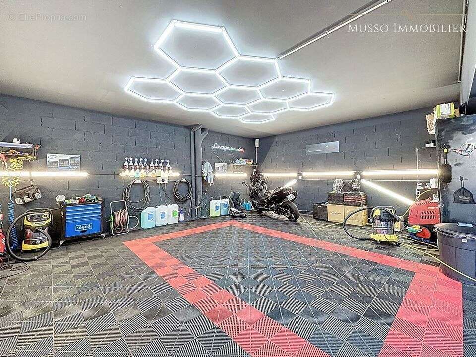 Commerce à MARSEILLE-9E