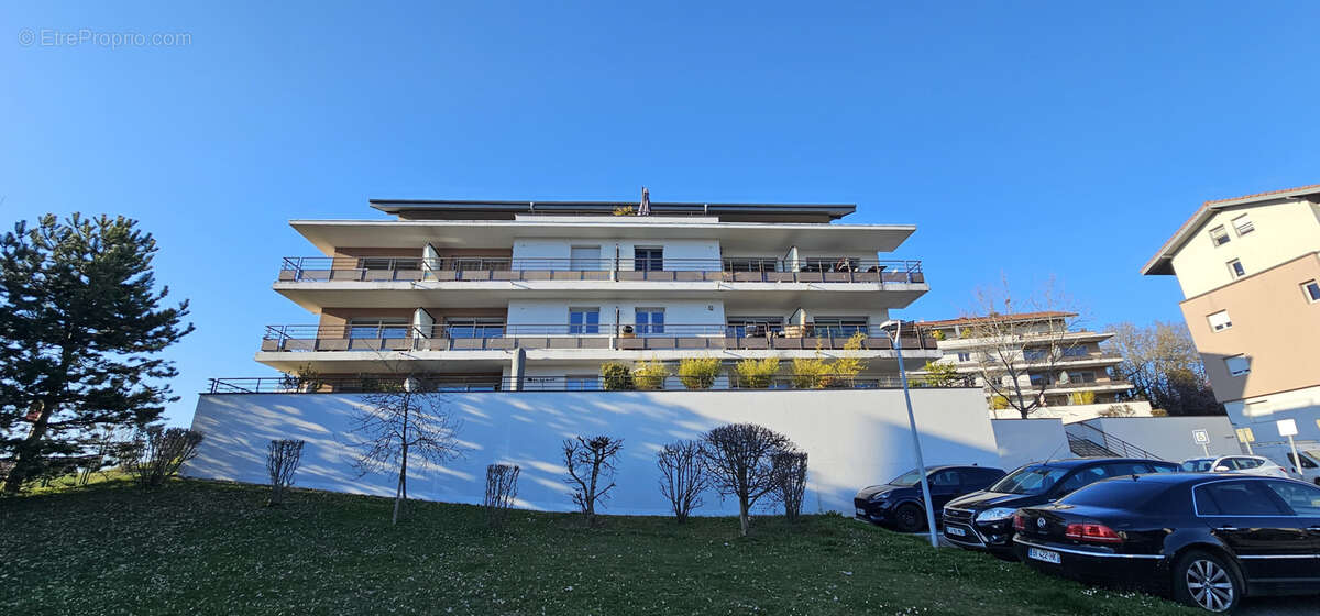Magnifique T3  - 64 m2  avec Grande  Terrasse, cave aménagée et parking  à Groisy 74570 - photo 12