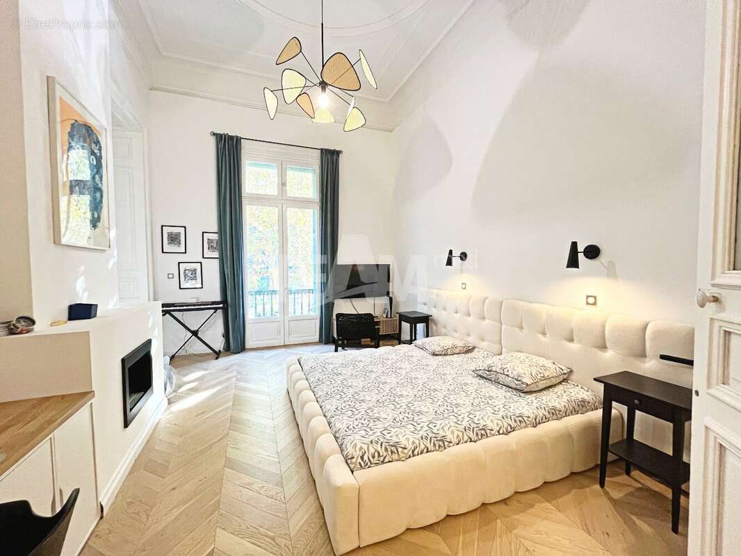 Appartement Haussmannien rénové d'exception - photo 4