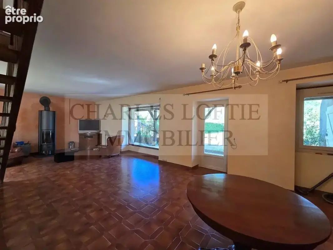 Maison et grange sur terrain de plus 6000 m² - photo 7