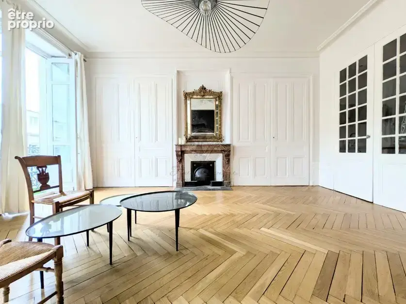 Appartement d’exception, cachet ancien sublimé, balcon plein Ouest, immeuble Haussmannien de standing - photo 4