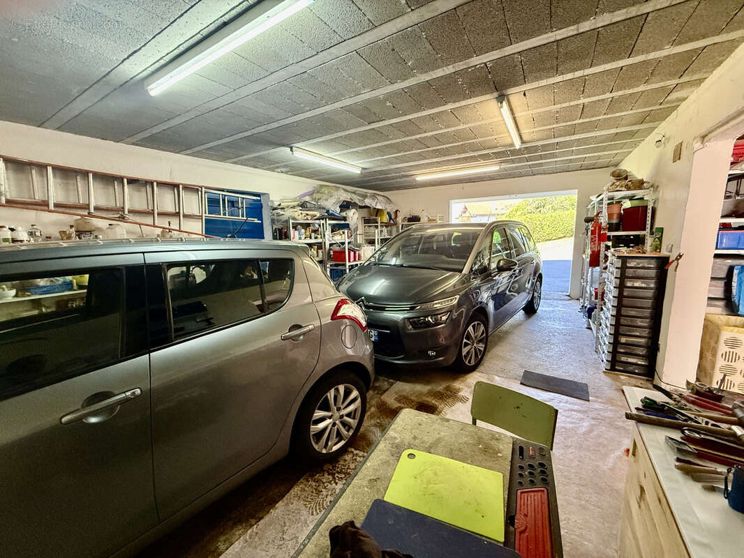 Au calme au fond d'une impasse, Maison familiale de 179 m2 avec grand garage 110m2 et terrain de 1 171 m2 - photo 20