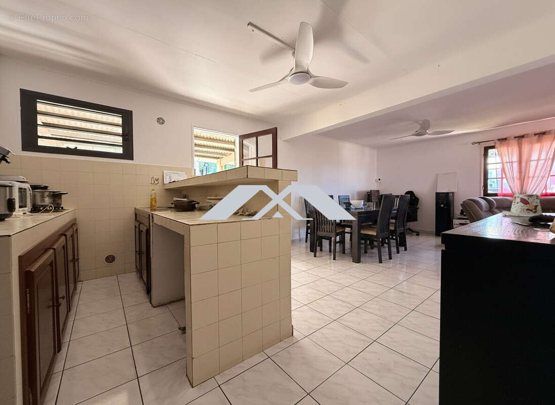 Maison 84 m² à Petite-Ile  - photo 7