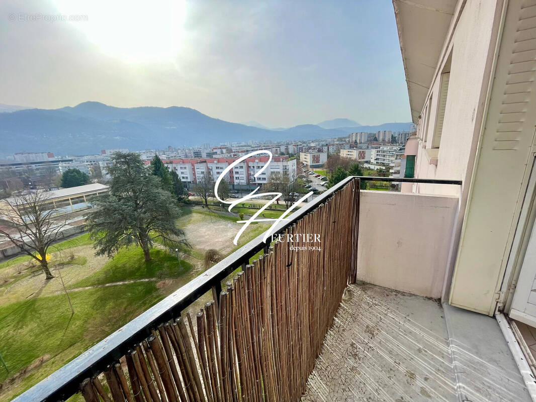 Appartement à SAINT-MARTIN-D'HERES