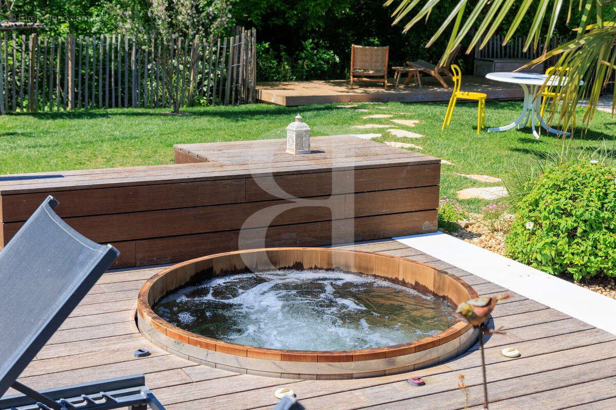 Maison à L'ISLE-SUR-LA-SORGUE