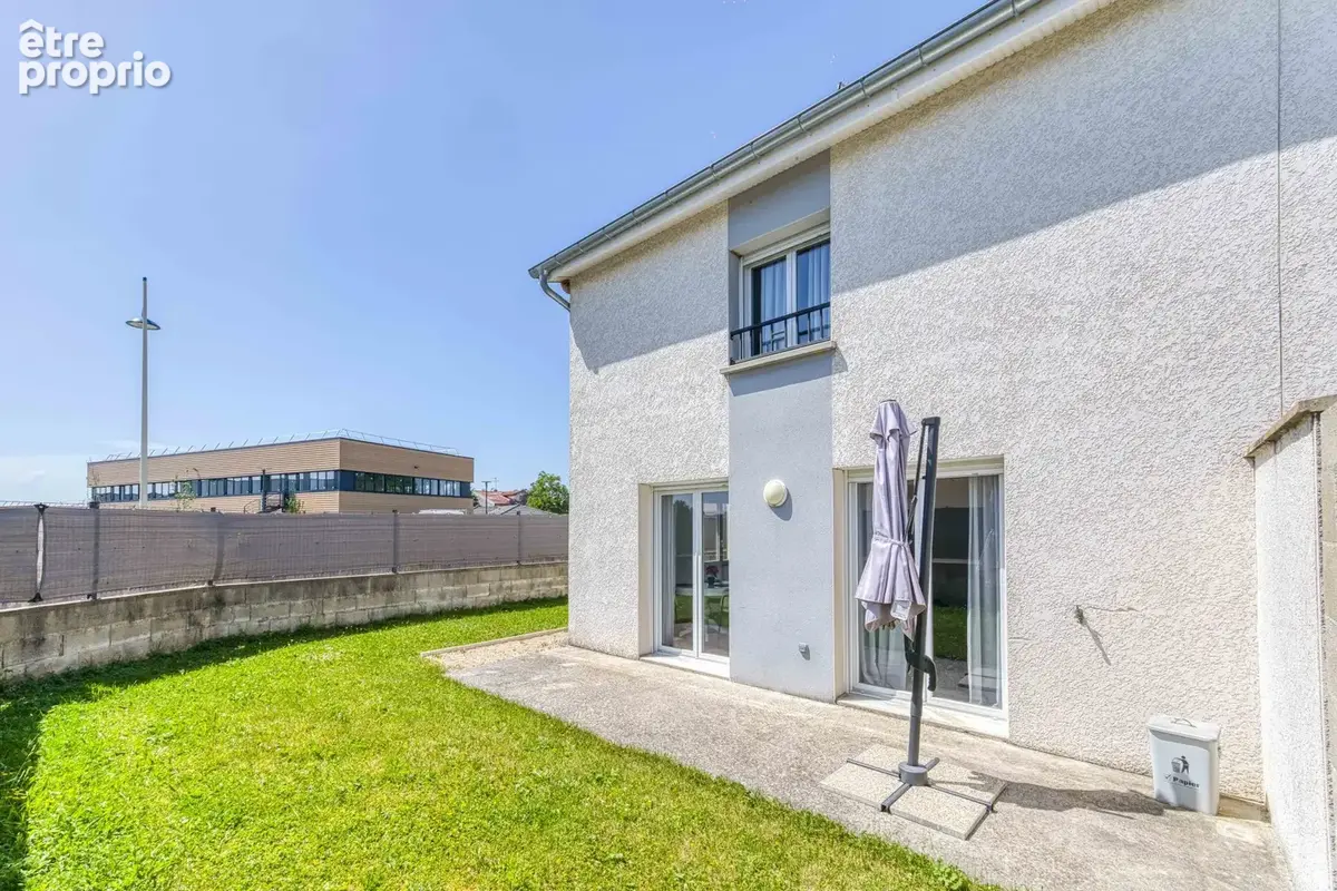 Maison 90 m² à Saint-Denis-Les-Bourg  - photo 3