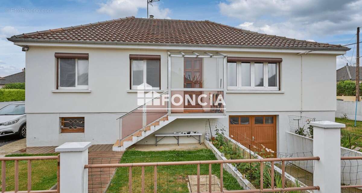 Maison à FLEURY-SUR-ORNE