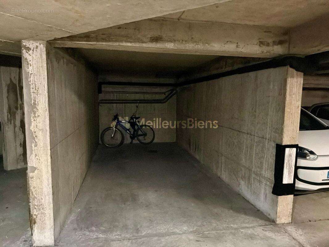 LAVAL – Rive Droite  Résidence Les Charmilles  Appartement T4 de 99 m² avec ascenseur, parking et parc privé - photo 13