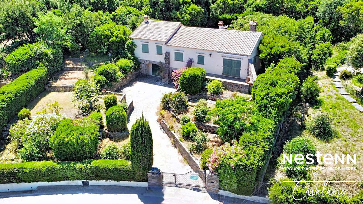Opportunité ! Parc de Cavalaire, villa d'environ 140 m² avec vue mer sur un terrain piscinable d'environ 1400 m² - photo 3