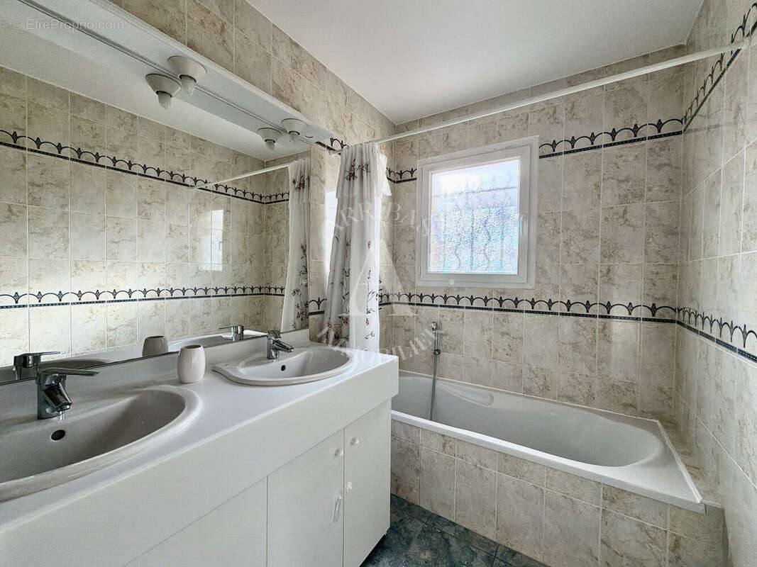 Maison à SAINT-GENIS-POUILLY