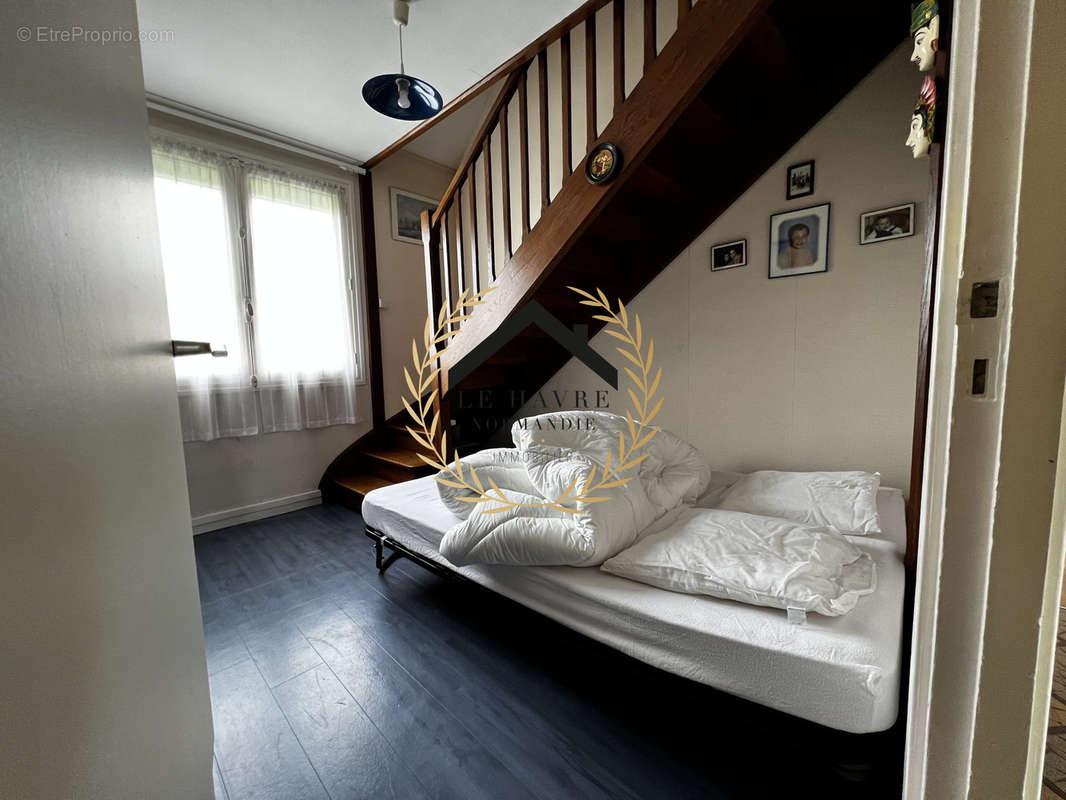 pièce palière pour accéder à l'étage - Maison à LE HAVRE
