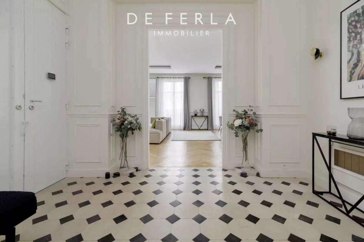 Appartement à PARIS-8E