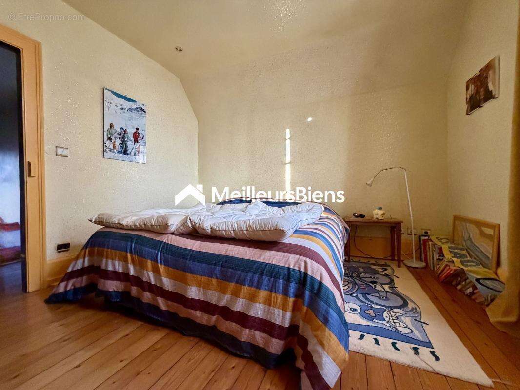 Maison à MONTREUX-CHATEAU