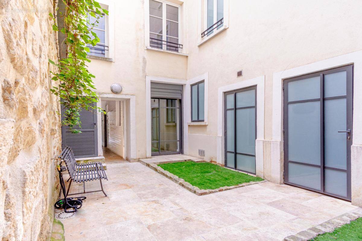 Appartement à PARIS-2E