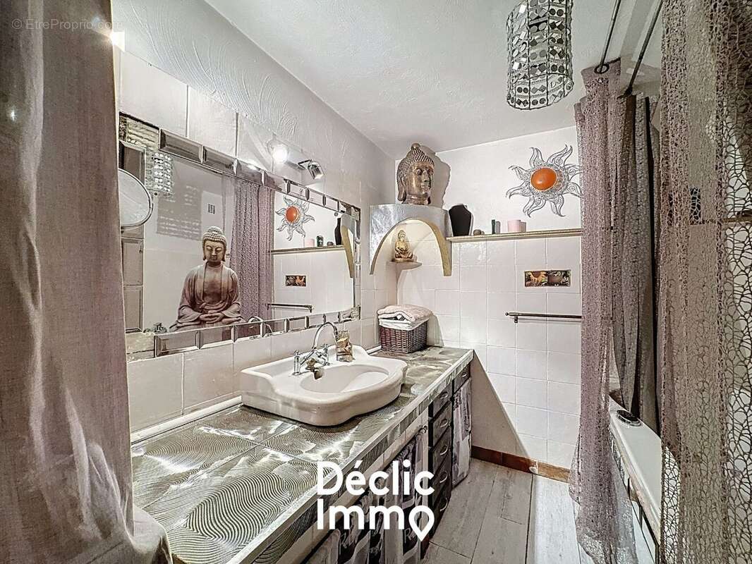 Appartement à ROQUEBRUNE-SUR-ARGENS