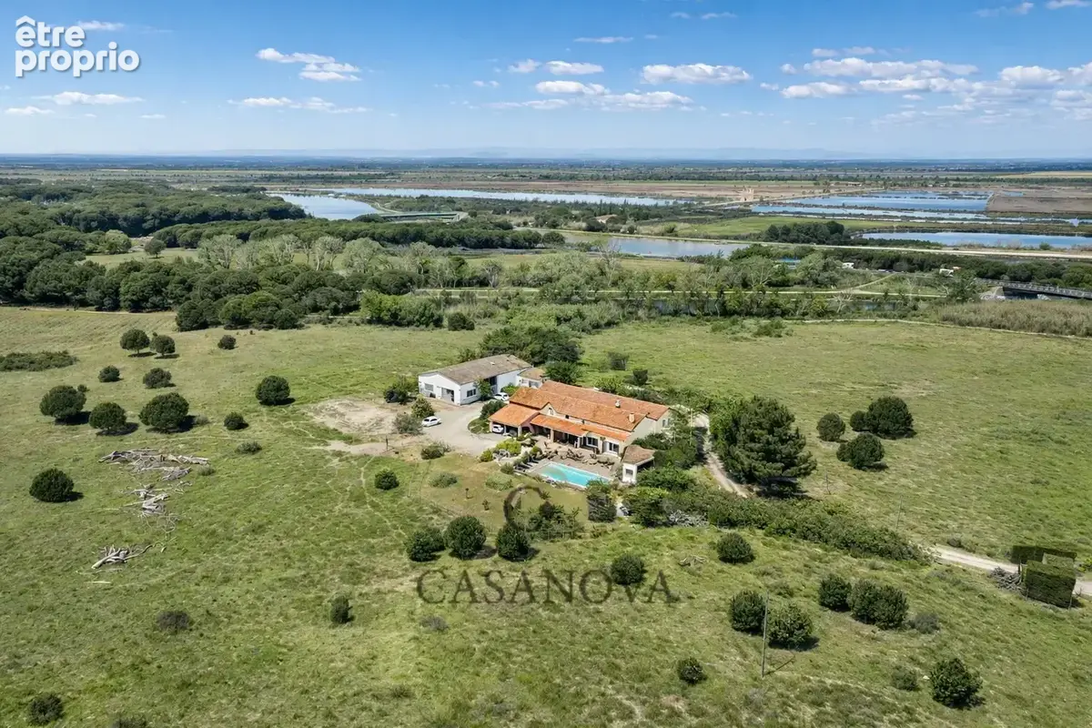 Propriété de caractère sur plus de 6 hectares sans voisinage  800 m² utiles  Aigues-Mortes / Tour Carbonière - photo 2