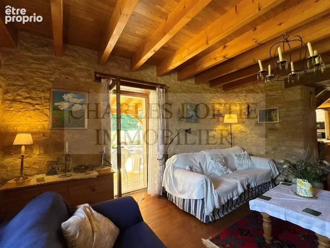 Charmante maison en pierre avec piscine, sur un terrain de 3800 m² , aux portes d’un village vivant de la Bouriane. - photo 6