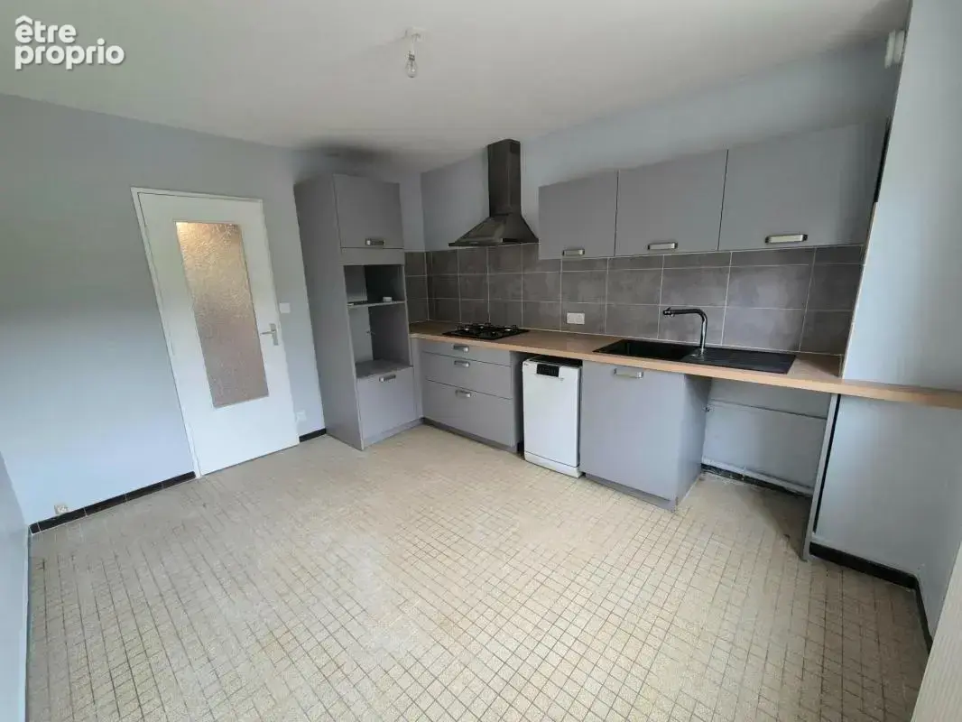 T4 entièrement rénové dans une petite copropriété. Balcon profitable carrelé - photo 10