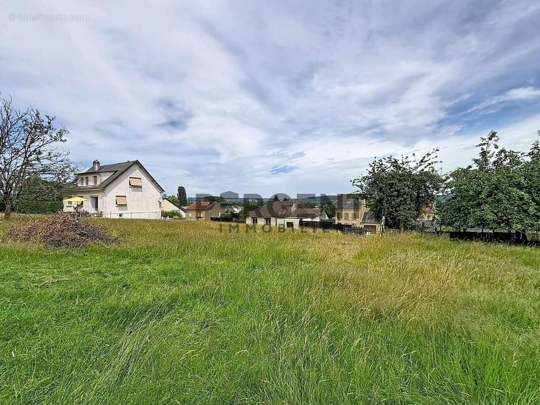 Terrain 2334 m² à Les Ayvelles  - photo 6