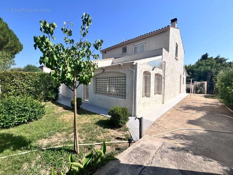 JUVIGNAC – Villa familiale avec T2 indépendant, jardin et piscine - photo 3