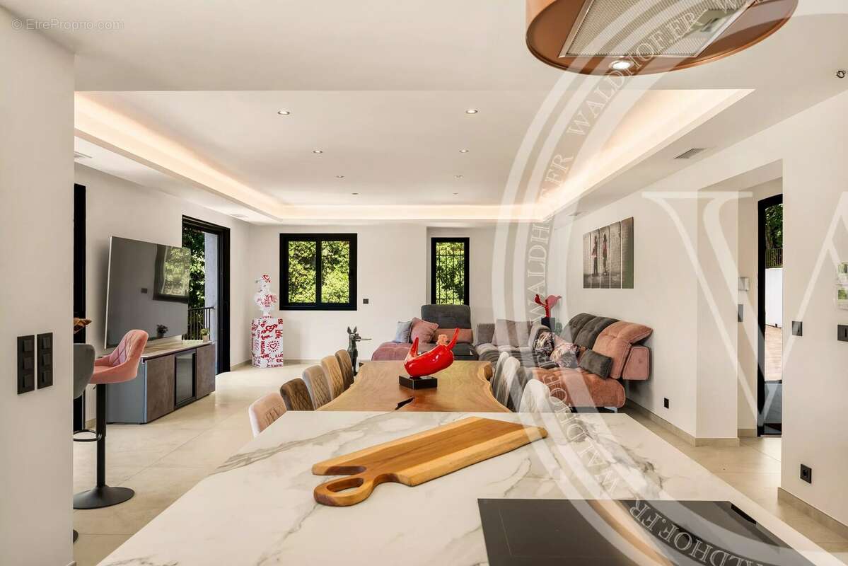 Maison à ROQUEFORT-LES-PINS
