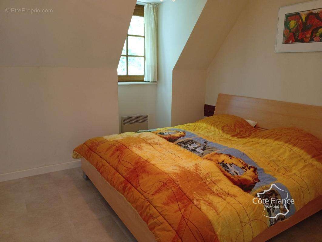 Maison à LA ROCHE-CANILLAC